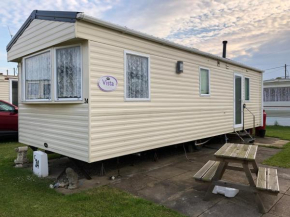 Norfolk Lavender Caravan - Sleeps 4 - WiFi and Sky TV Included